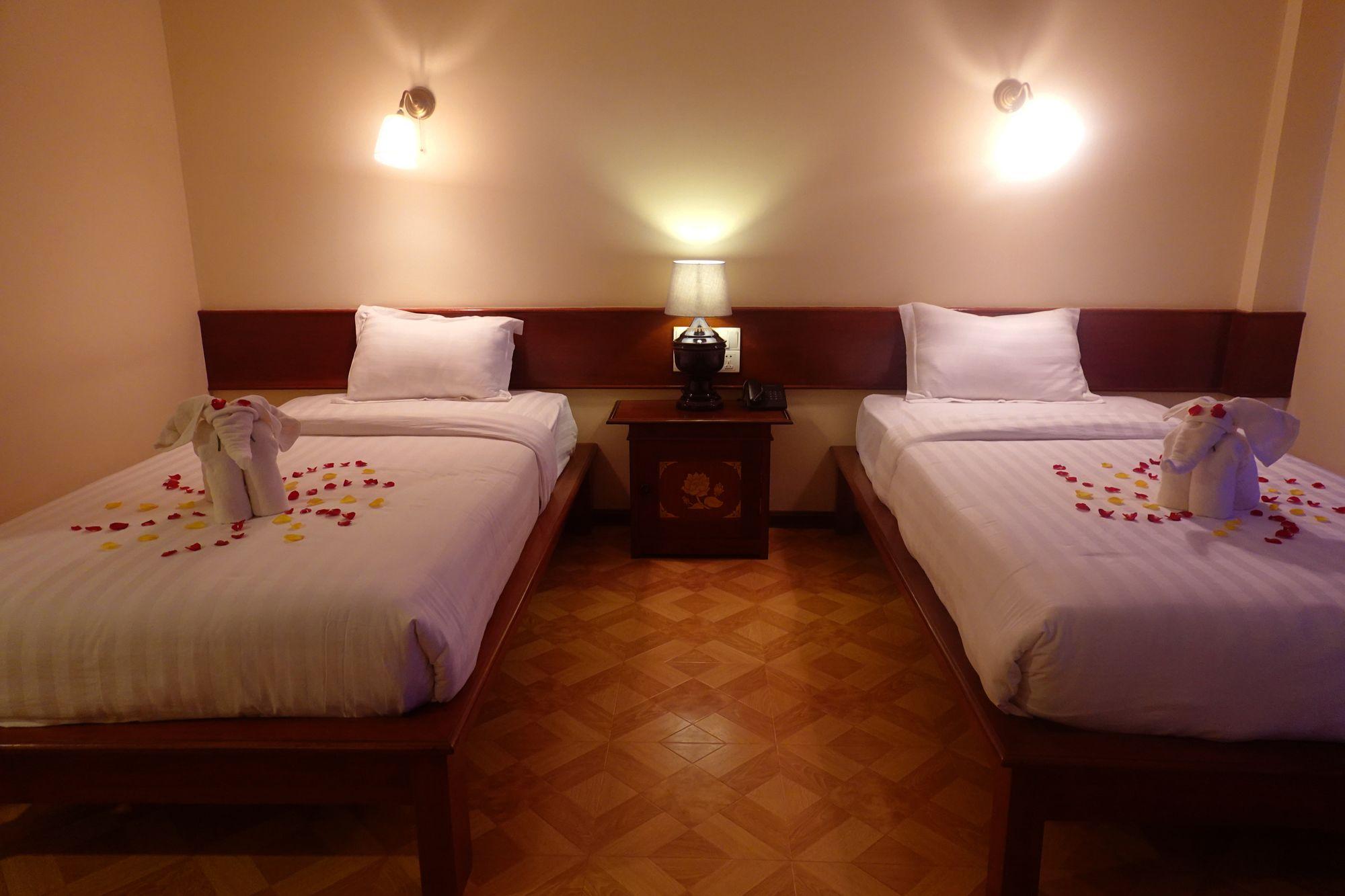 Temple View Hotel Bagan Esterno foto